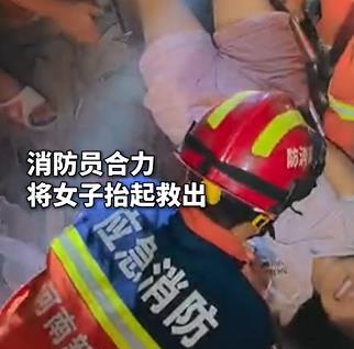 女子深夜坠落电梯井 消防员出动解救
